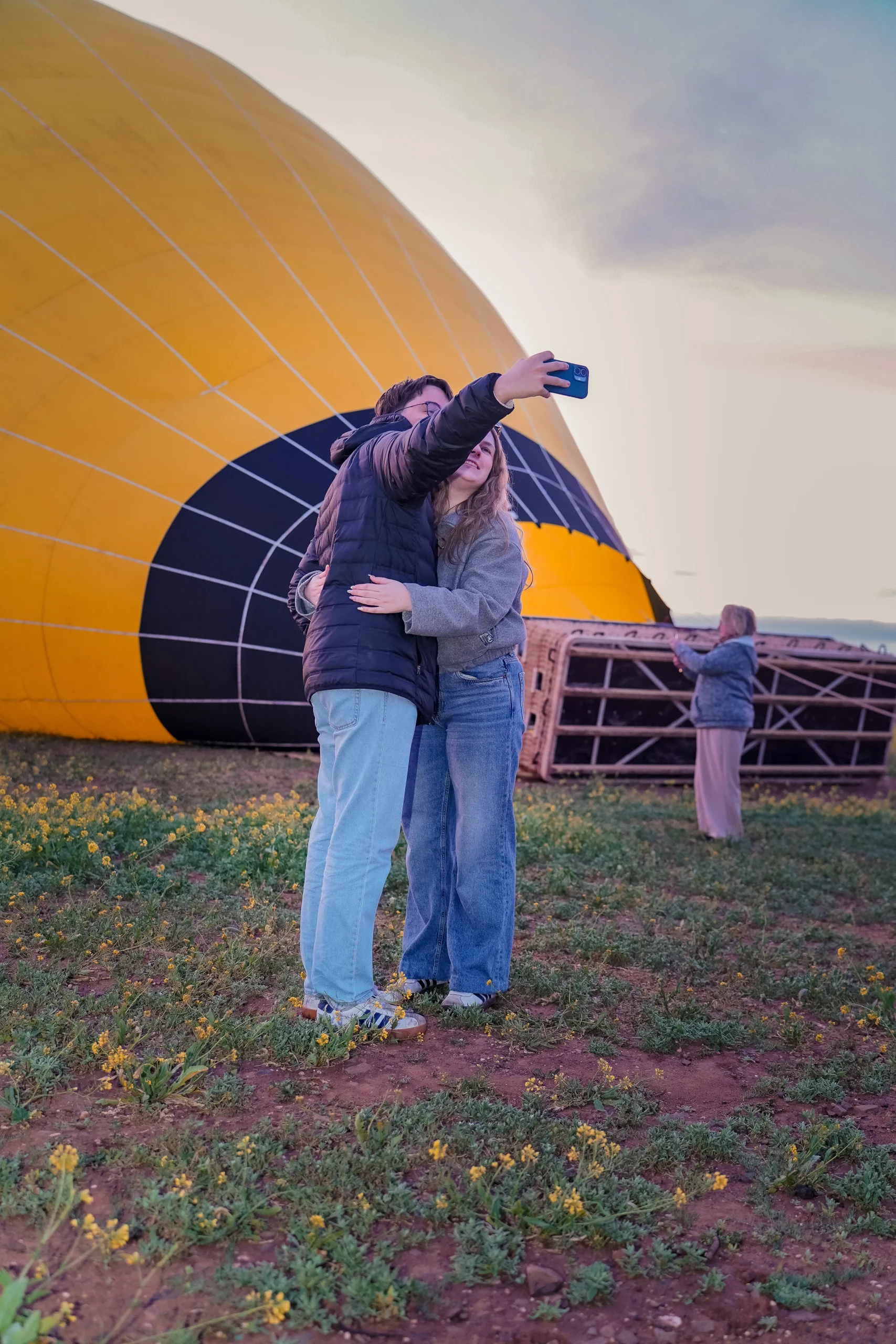 couple hot air balloon marrakech scaled